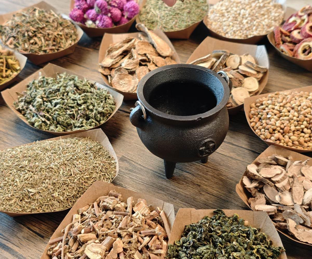 30 Dried Herbs for Witchcraft & Ritual Incense – Magical Kit for Spell Jars, Smudging, Spiritual Healing – Wiccan Altar Supplies & Crystal Spoon